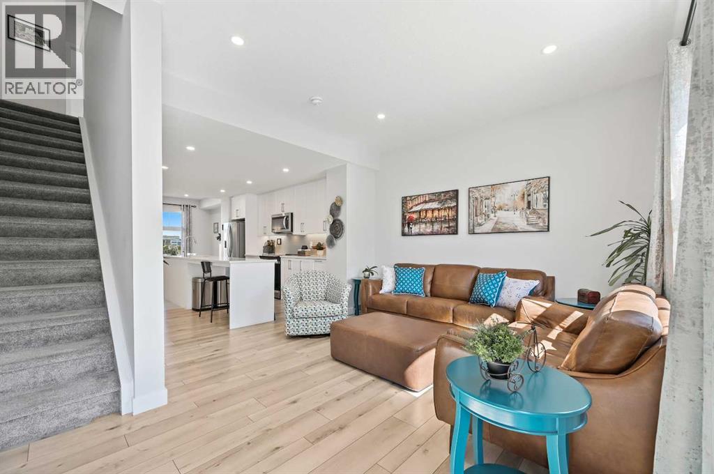 Single Family House for Sale in  Les Jardins Park SE Douglasdale/Glen Calgary 