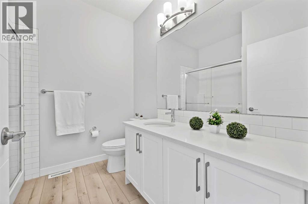 Single Family House for Sale in  Les Jardins Park SE Douglasdale/Glen Calgary 