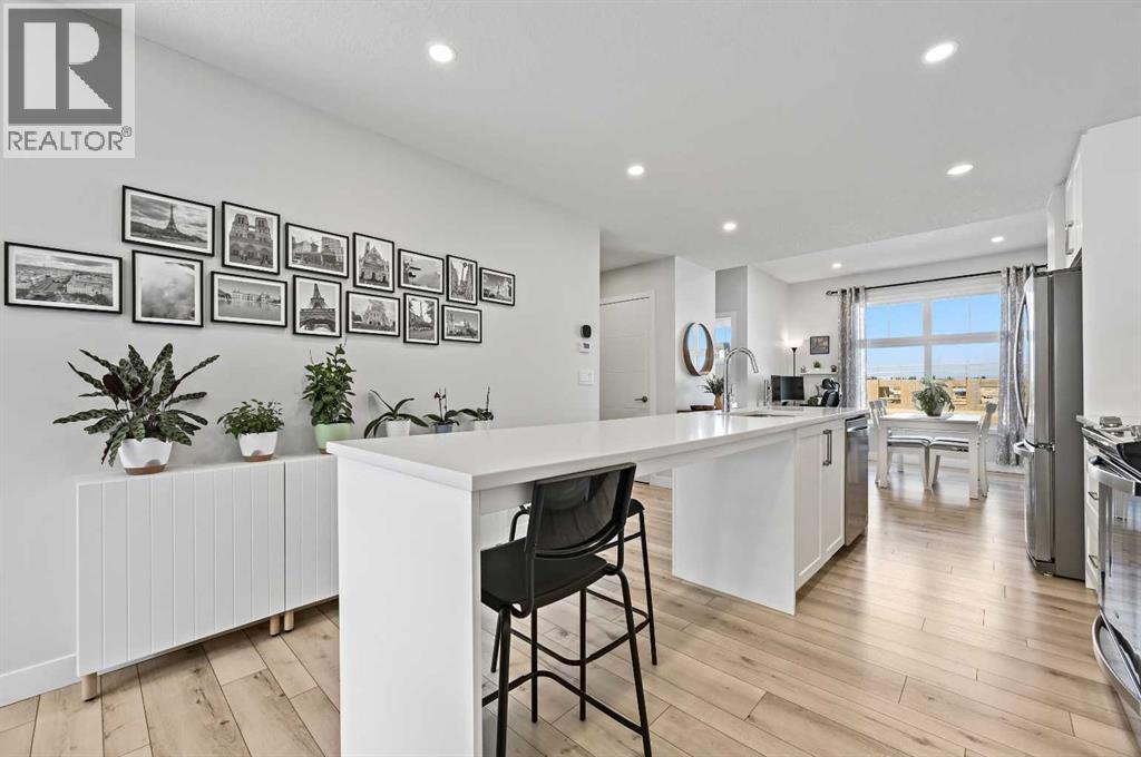 Single Family House for Sale in  Les Jardins Park SE Douglasdale/Glen Calgary 