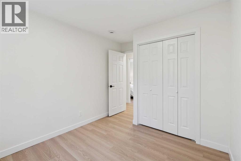 Single Family House 4 Level for Sale in  Oakhill Drive SW Oakridge Calgary 