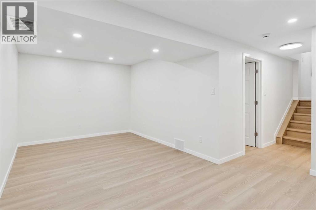 Single Family House 4 Level for Sale in  Oakhill Drive SW Oakridge Calgary 