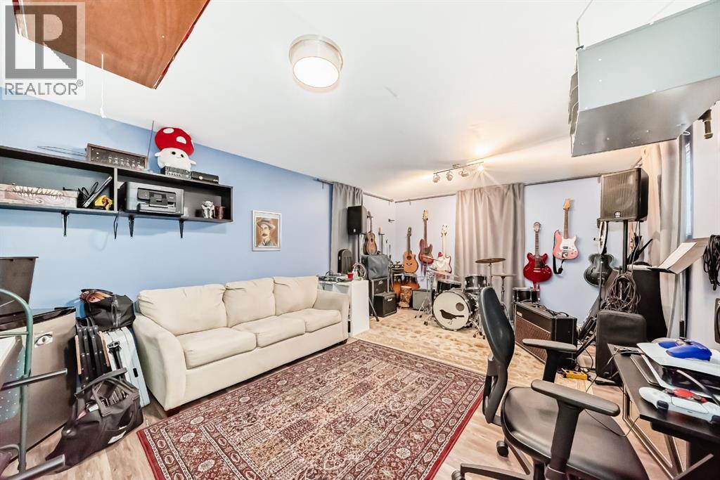 35 Macewan Drive NW, Calgary, Alberta