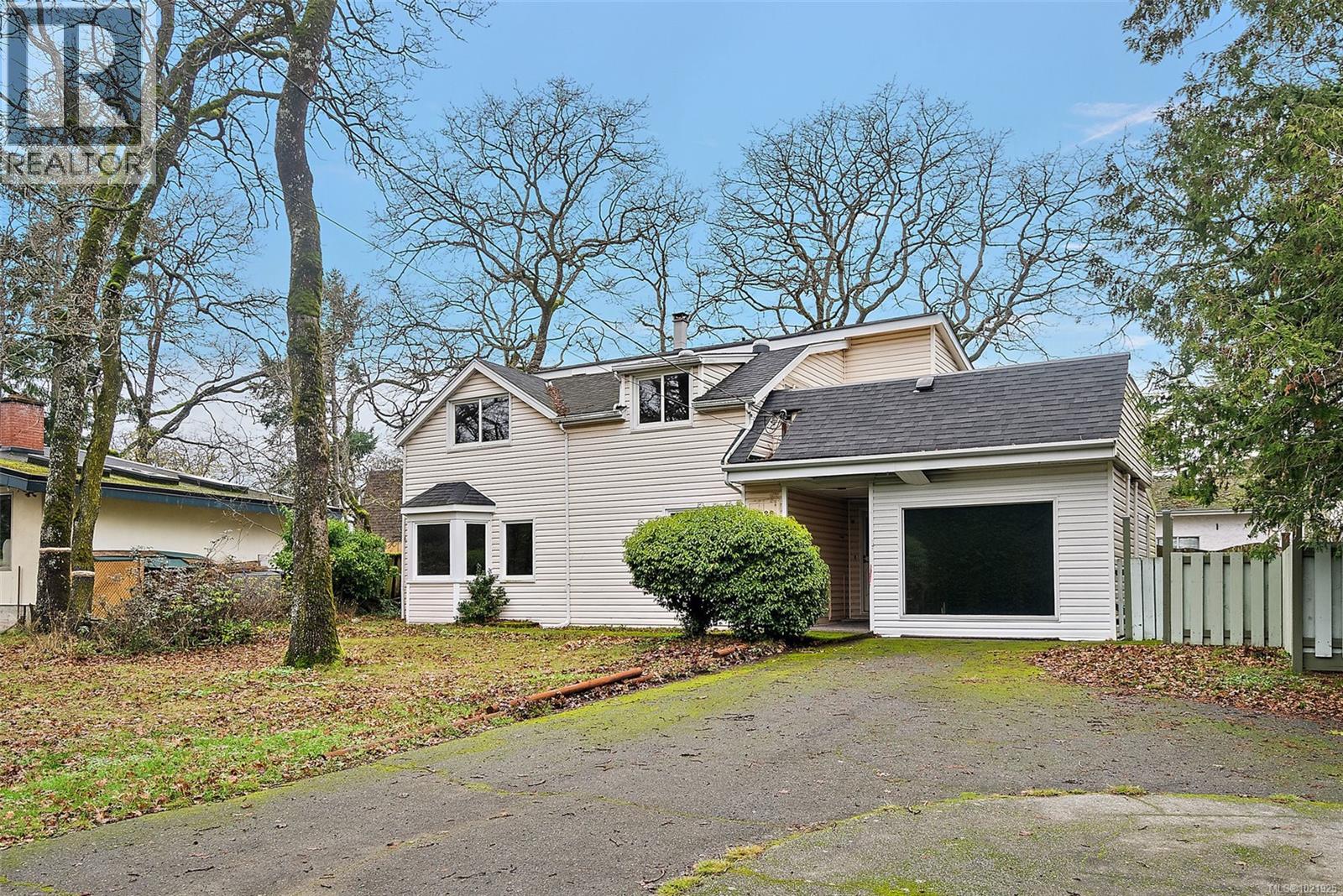 1826 Cedar Hill Cross Rd, Saanich