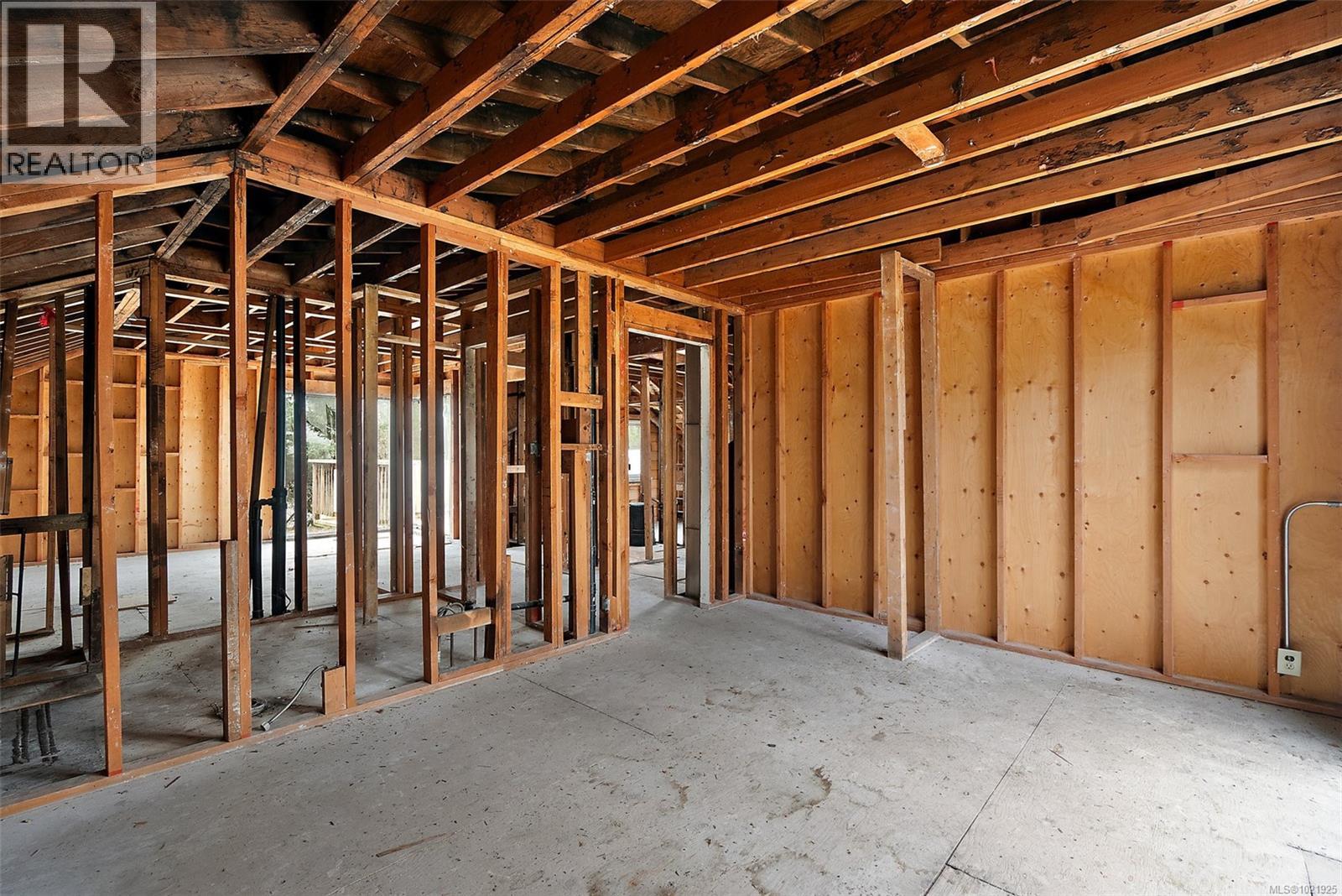 1826 Cedar Hill Cross Rd, Saanich