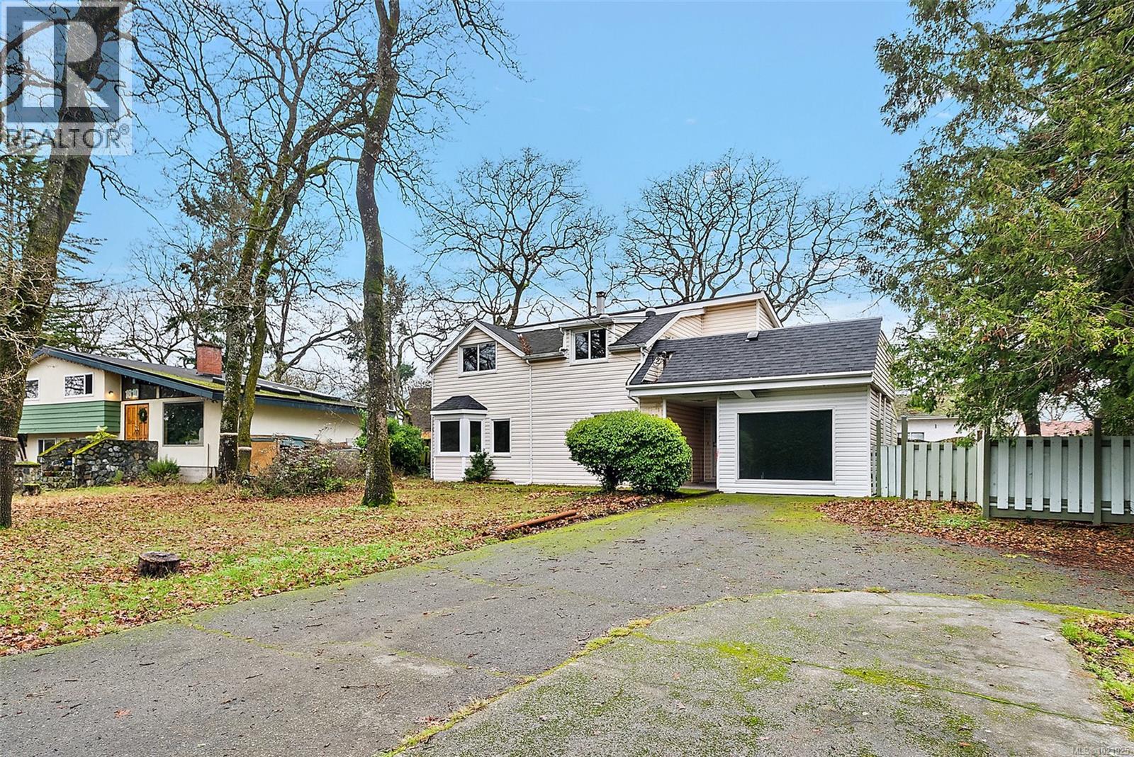 1826 Cedar Hill Cross Rd, Saanich