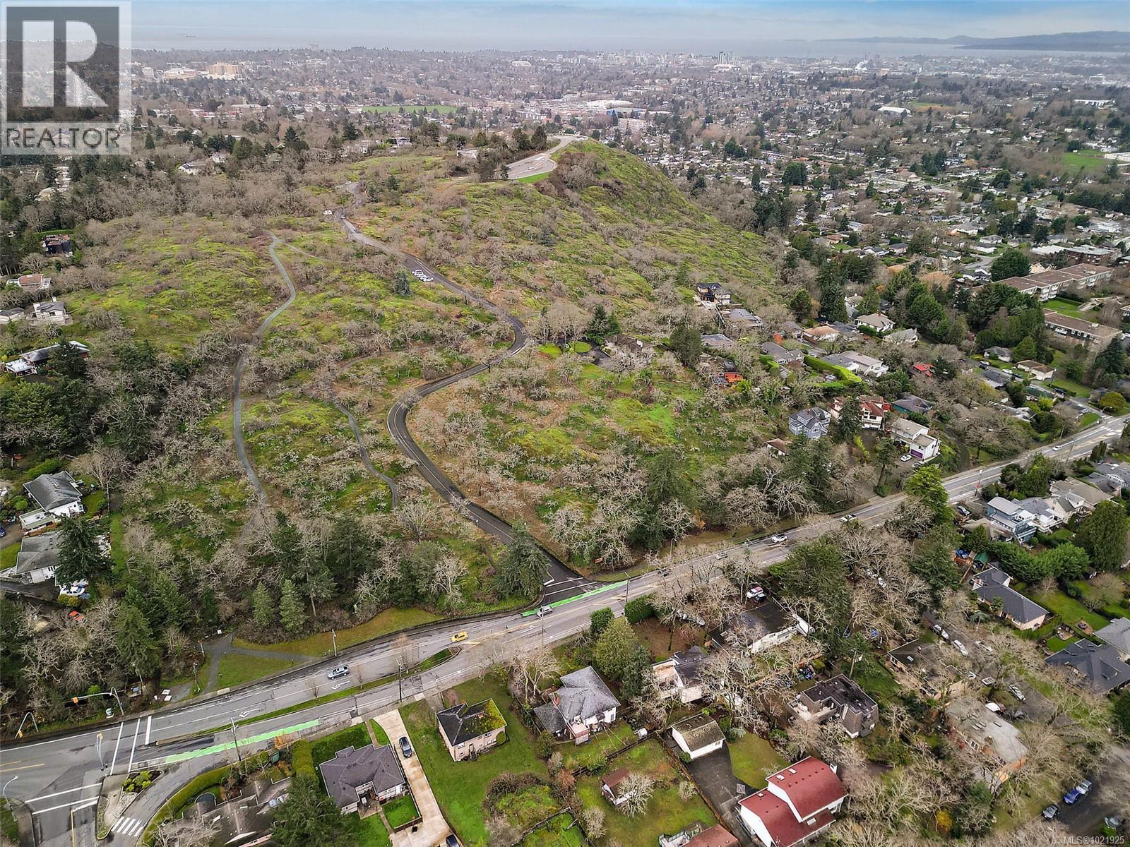 1826 Cedar Hill Cross Rd, Saanich