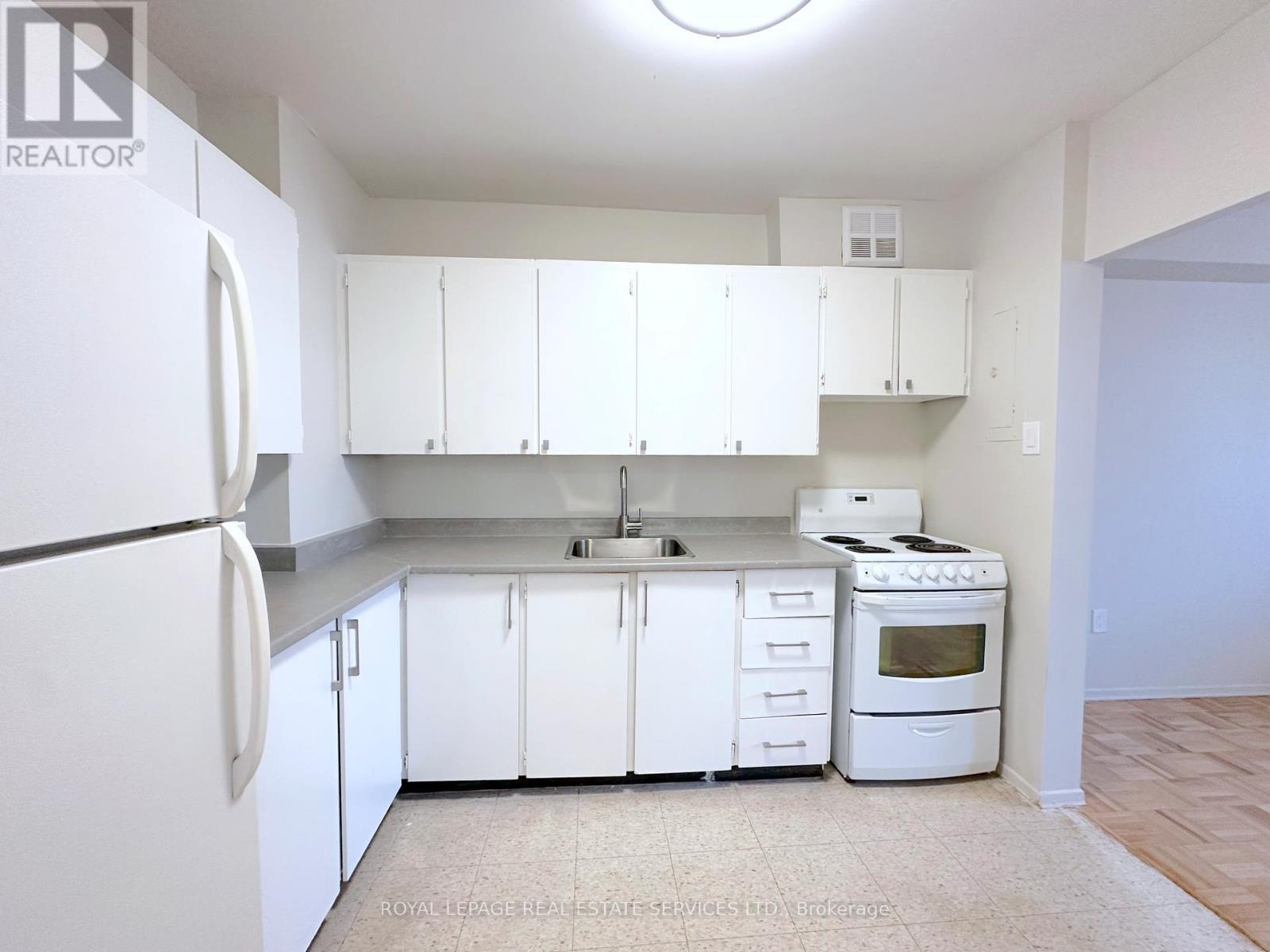 Single Family House for Sale in    DENTON AVENUE Toronto (Oakridge) 