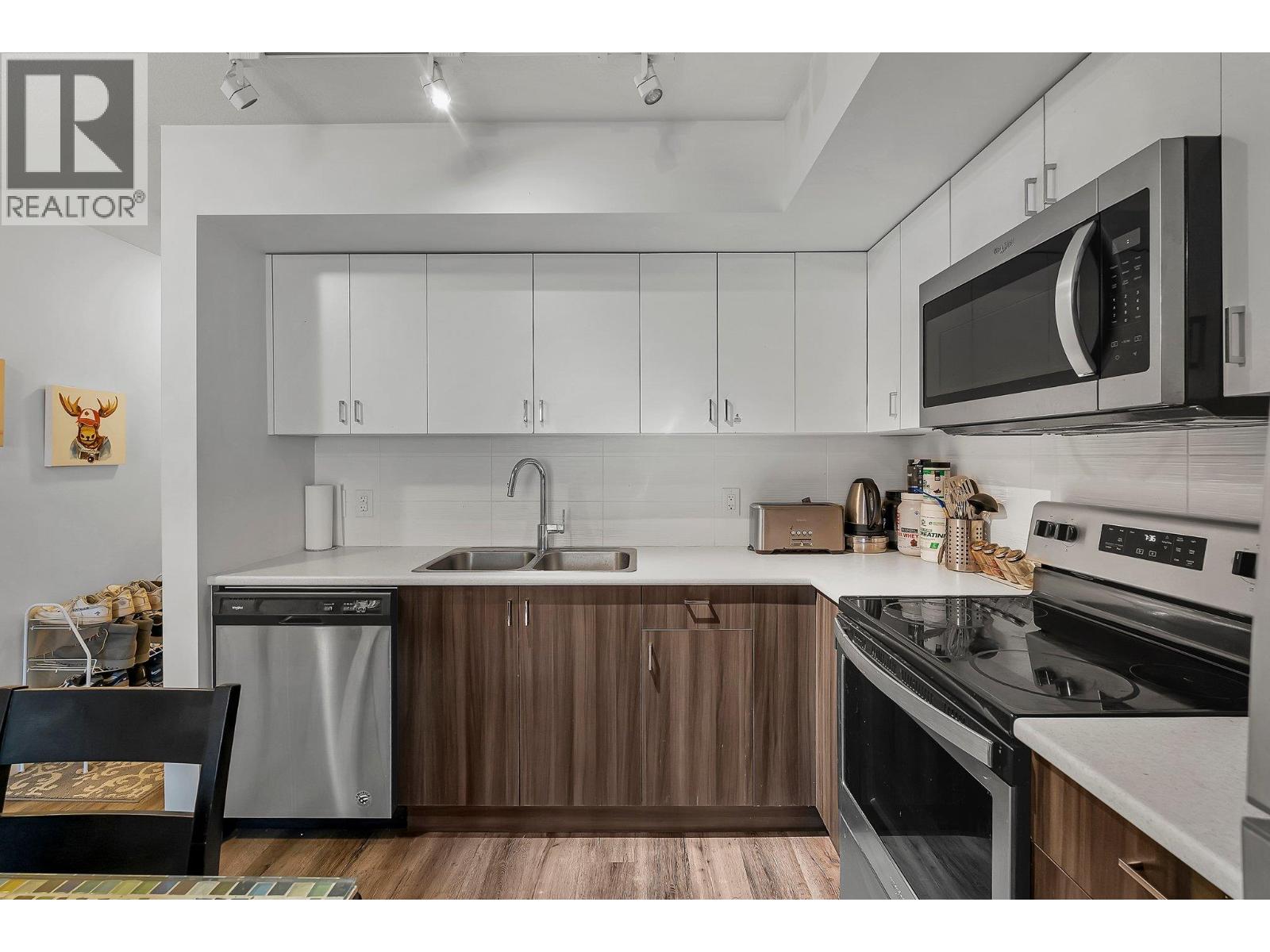 211 655 Academy Way, Kelowna