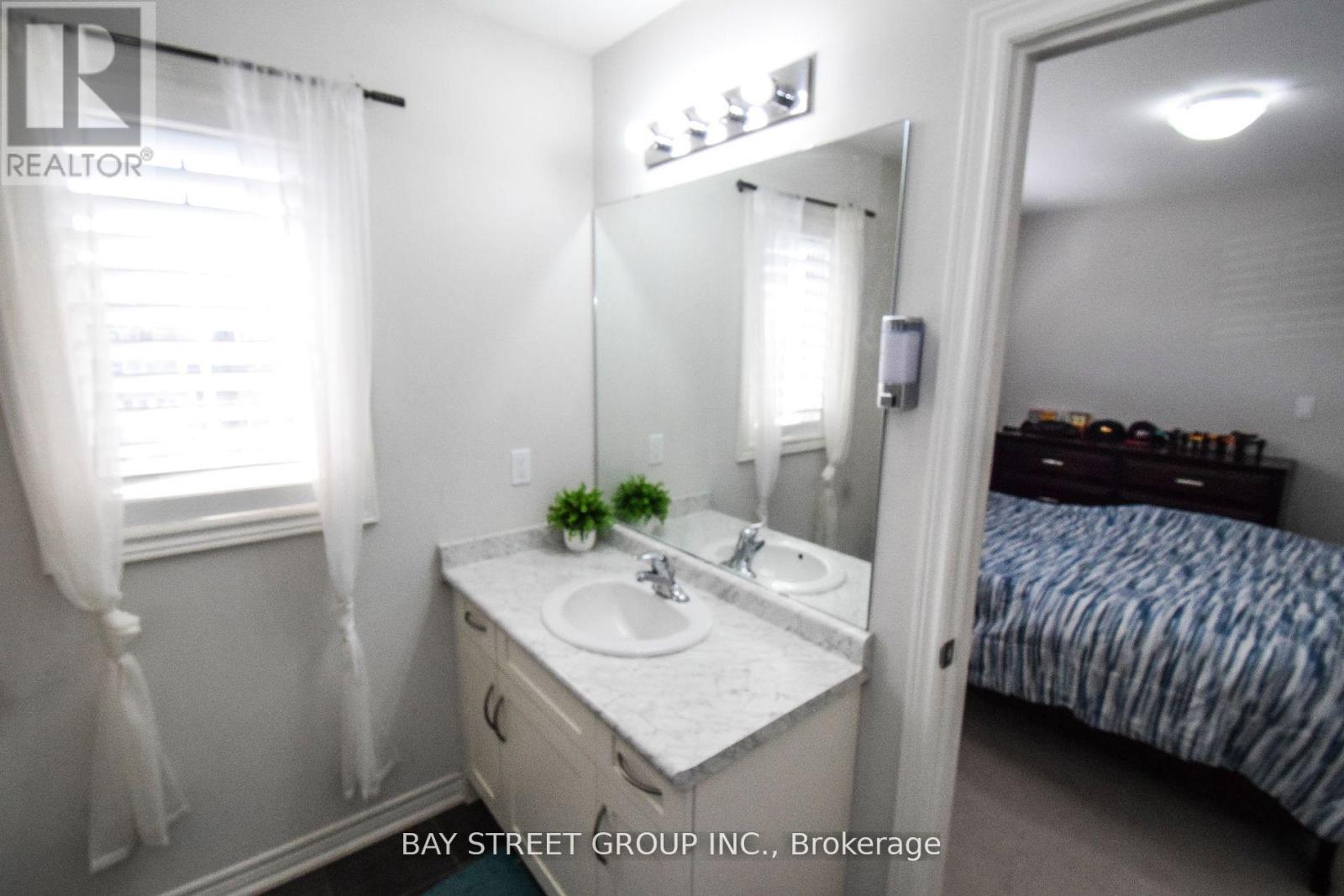 490 SILVERWOOD AVENUE - 32