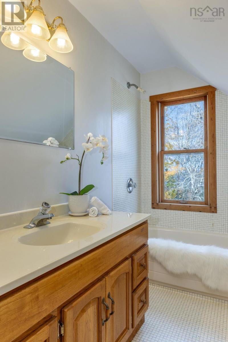 Property 33 of 41 of 567 Indian Point Road