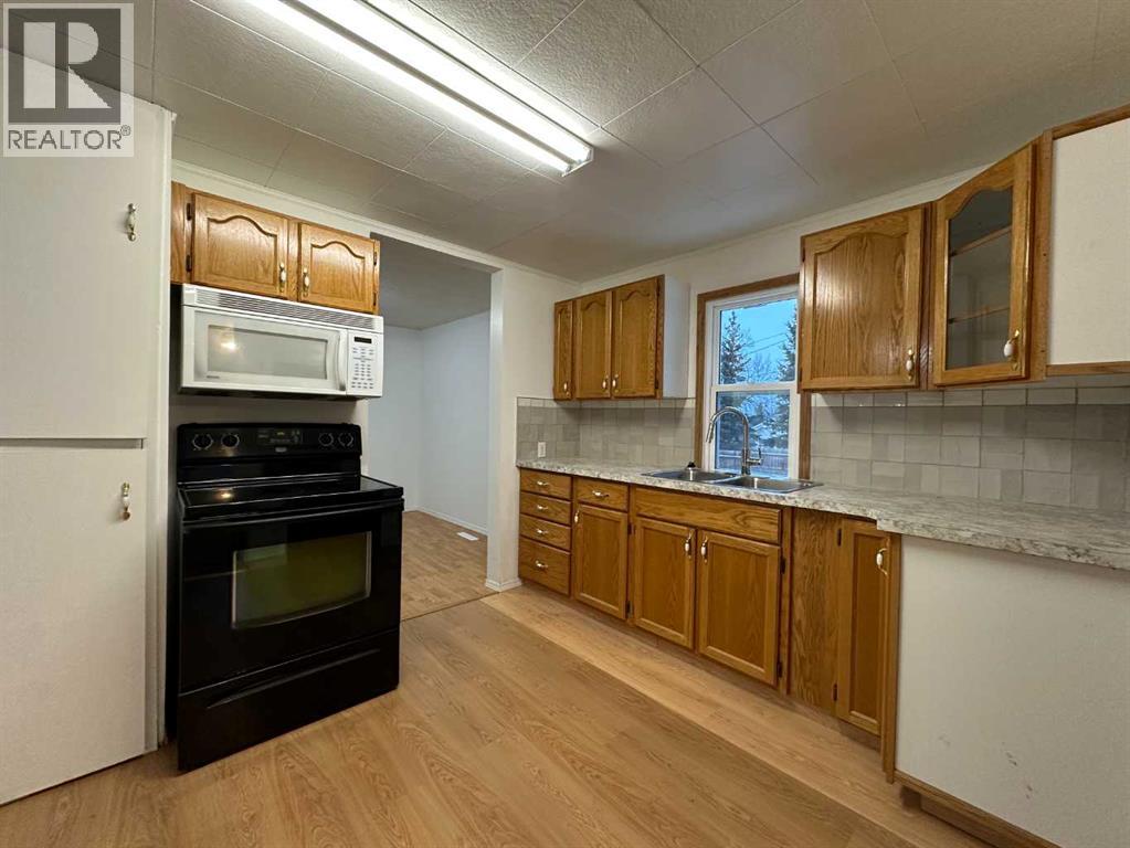 4508 42 Avenue, Ponoka