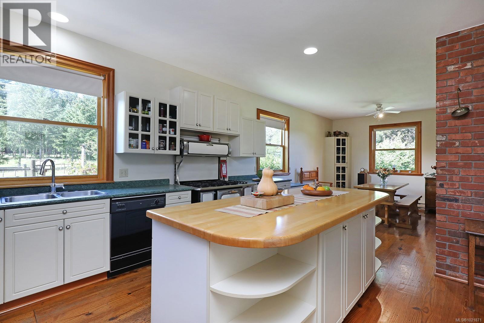 3713 Dove Creek Rd, Courtenay