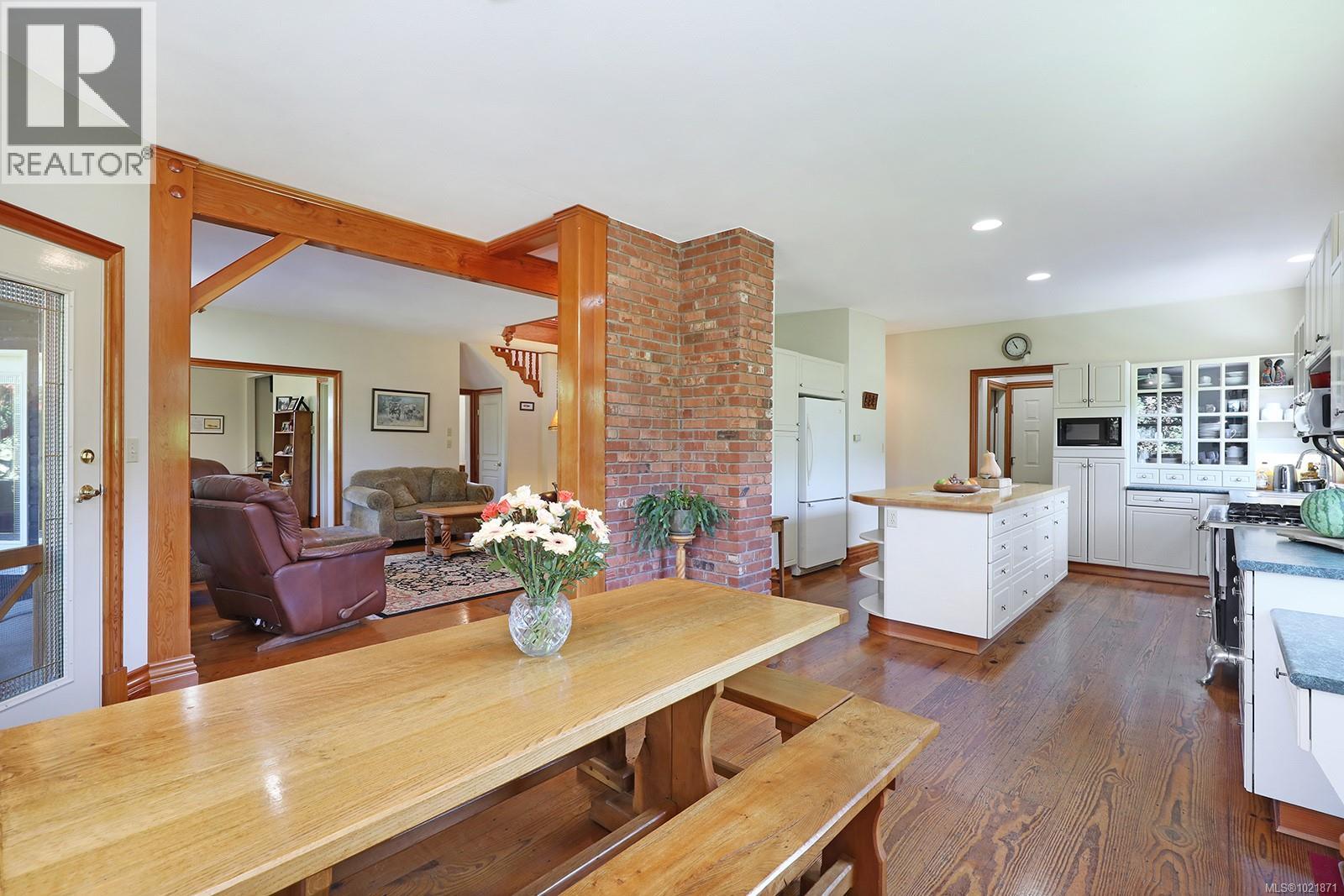 3713 Dove Creek Rd, Courtenay