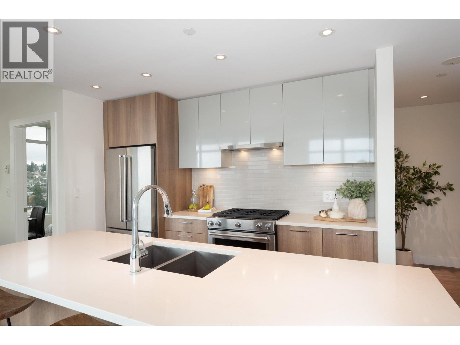 2102 258 NELSON'S COURT, New Westminster