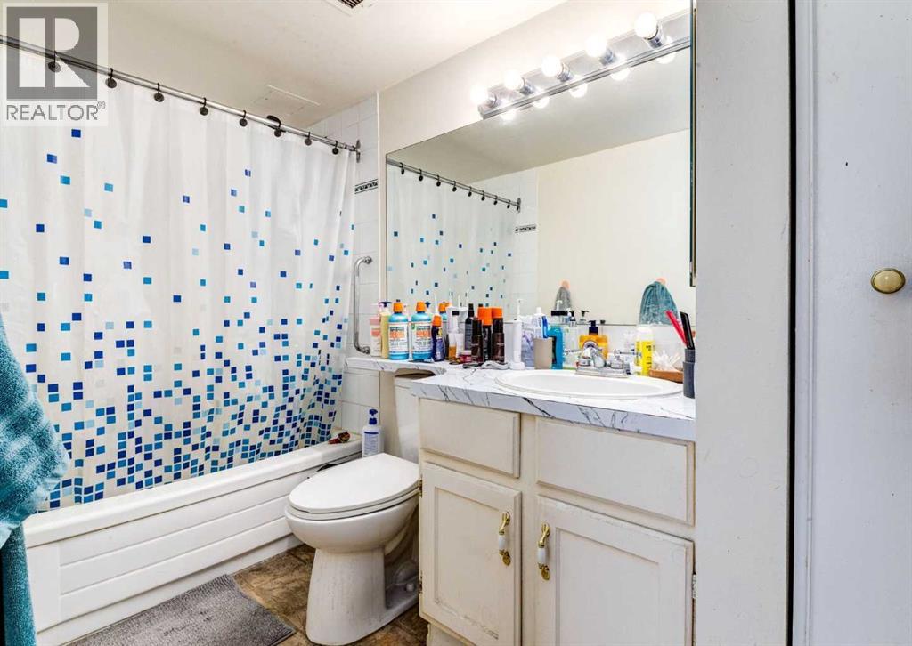 Single Family House for Sale in    Avenue NW Bowness Calgary 