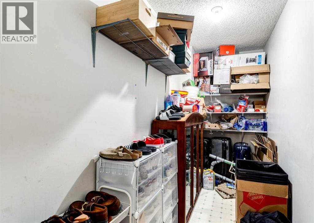 Single Family House for Sale in    Avenue NW Bowness Calgary 