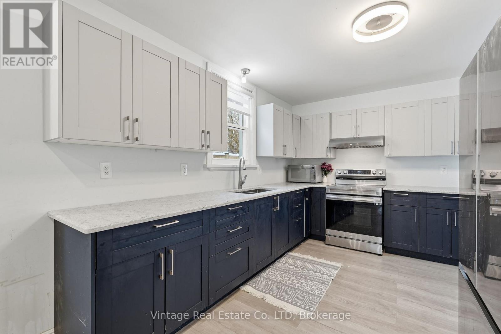 108 EAGLE AVENUE - Photo 3 of 21, Brantford, Ontario