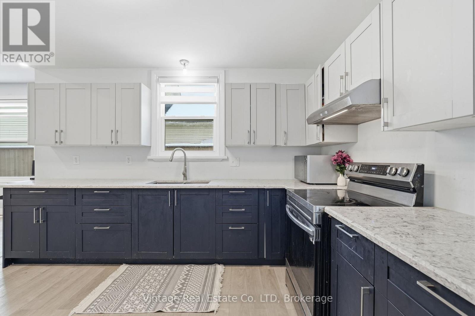 108 EAGLE AVENUE - Photo 4 of 21, Brantford, Ontario