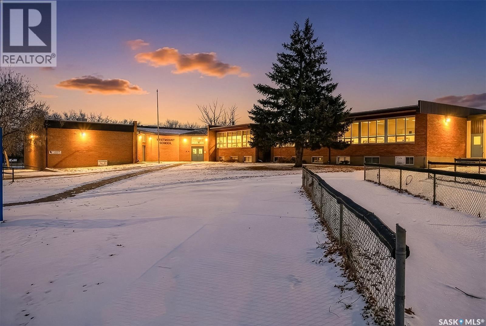 1100 Currie CRESCENT