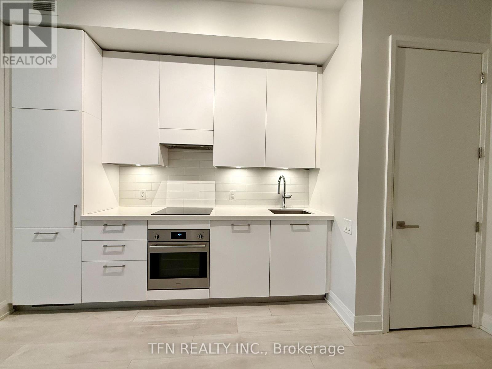 216 - 33 FREDERICK TODD WAY N - Photo 3 of 23, Toronto (Thorncliffe Park), Ontario