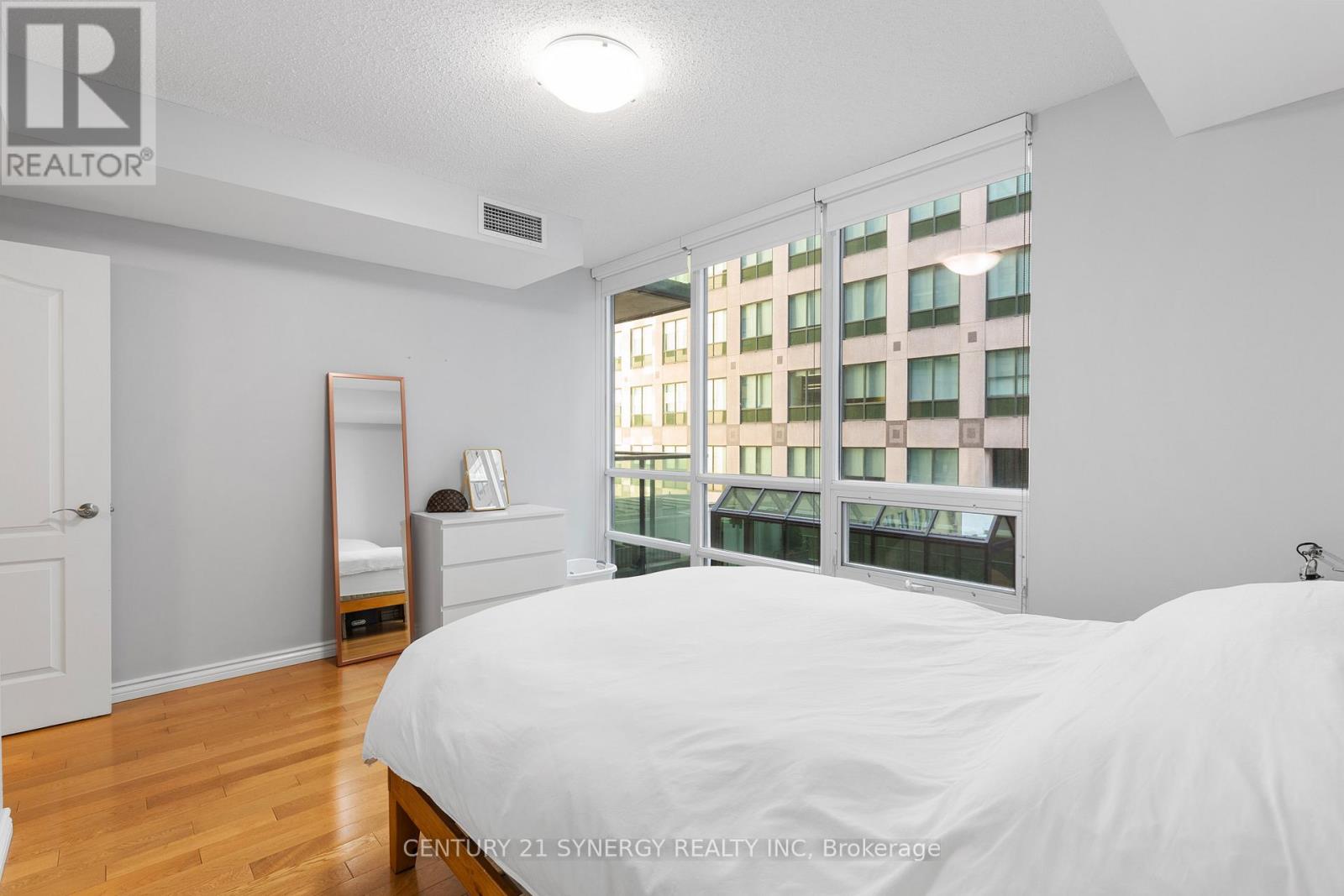 #306 263 WELLINGTON STREET W - 21