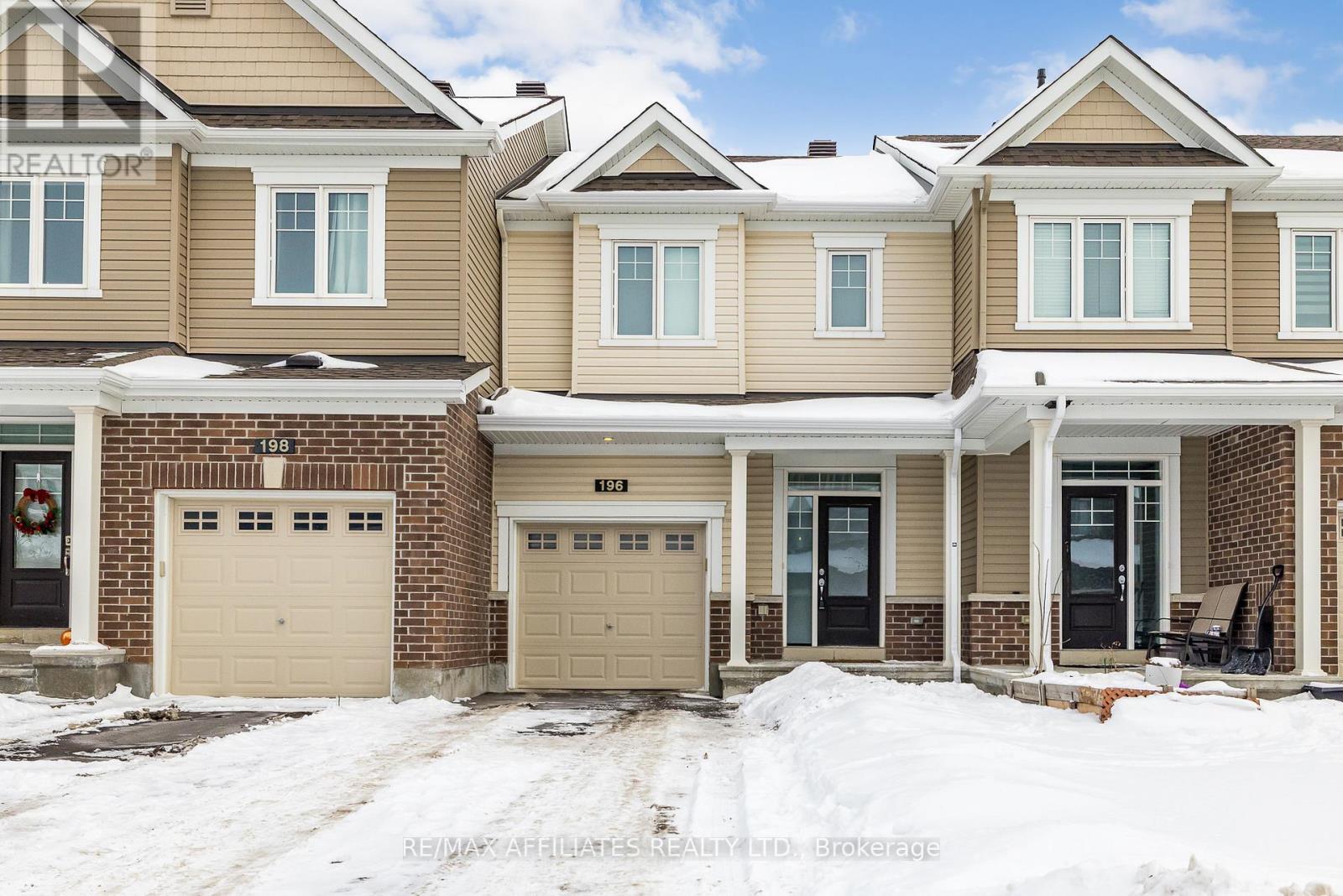 Townhome in Stittville w/2 Driveway Parking Spaces