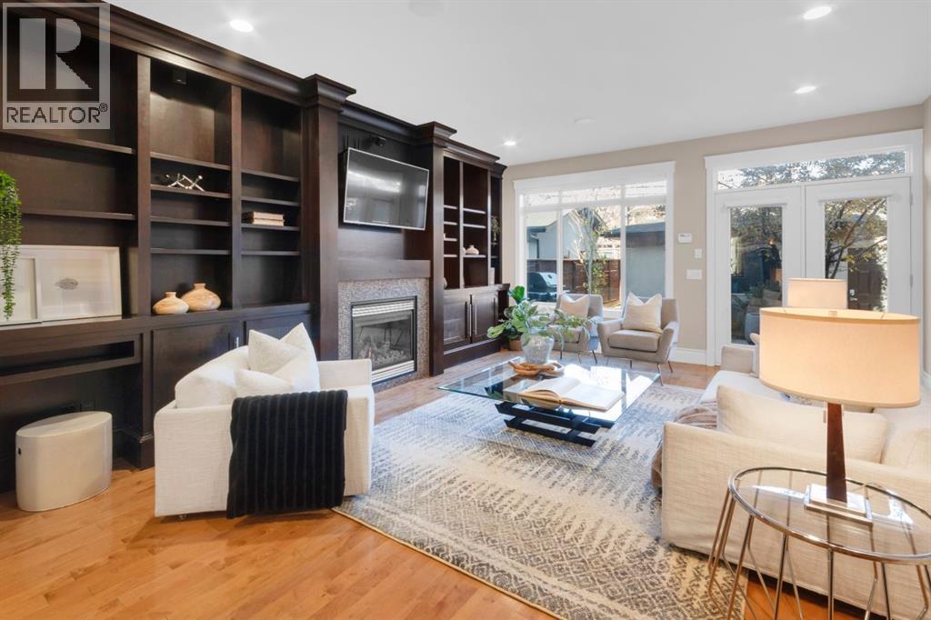 2046 49 Avenue SW, Calgary, Alberta