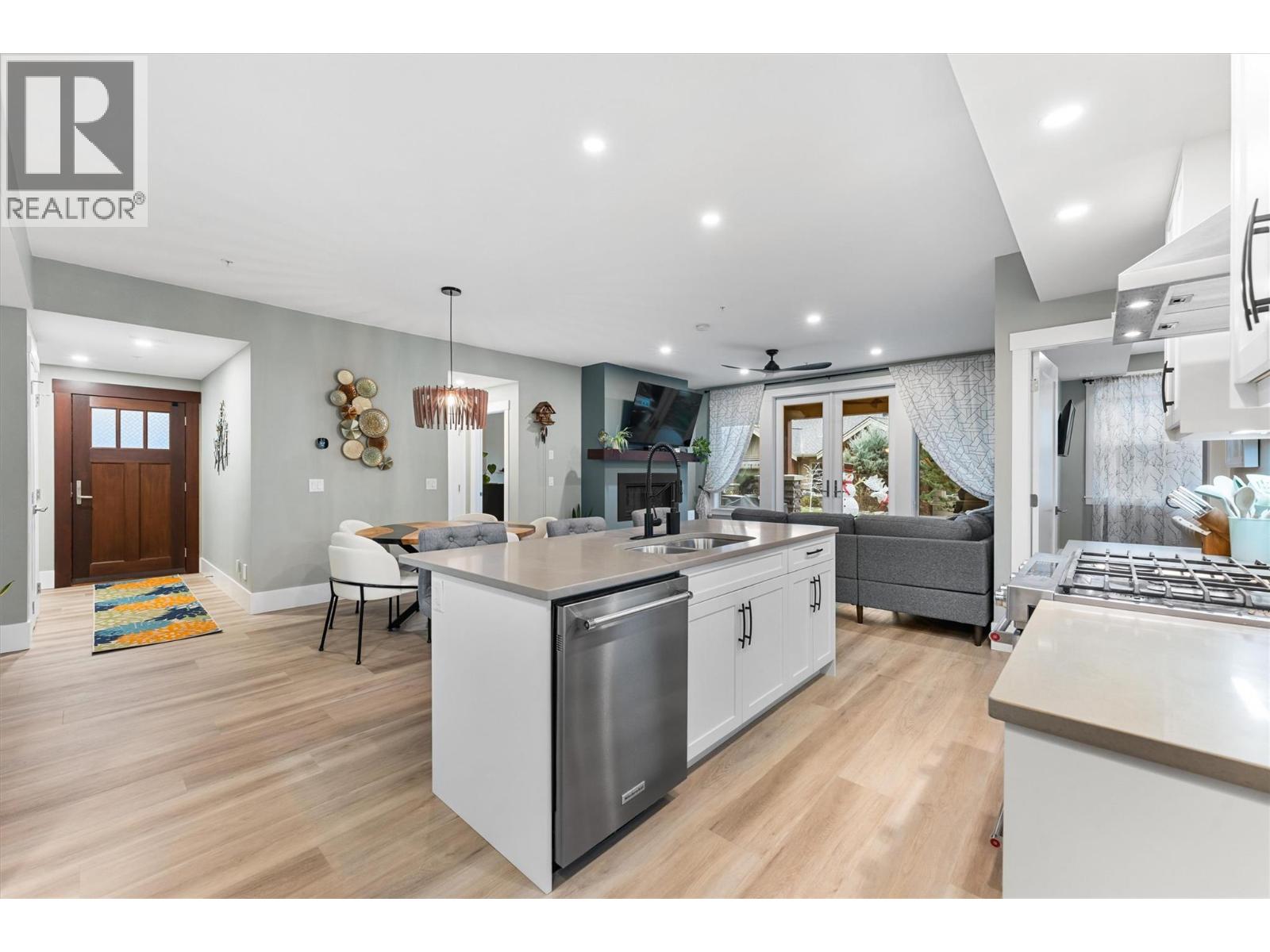 220 4000 REDSTONE Crescent, Peachland