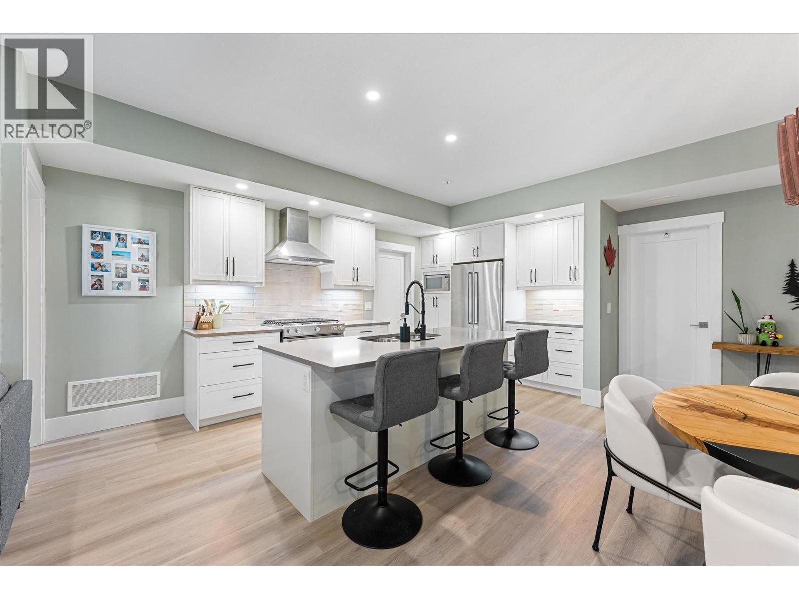 220 4000 REDSTONE Crescent, Peachland