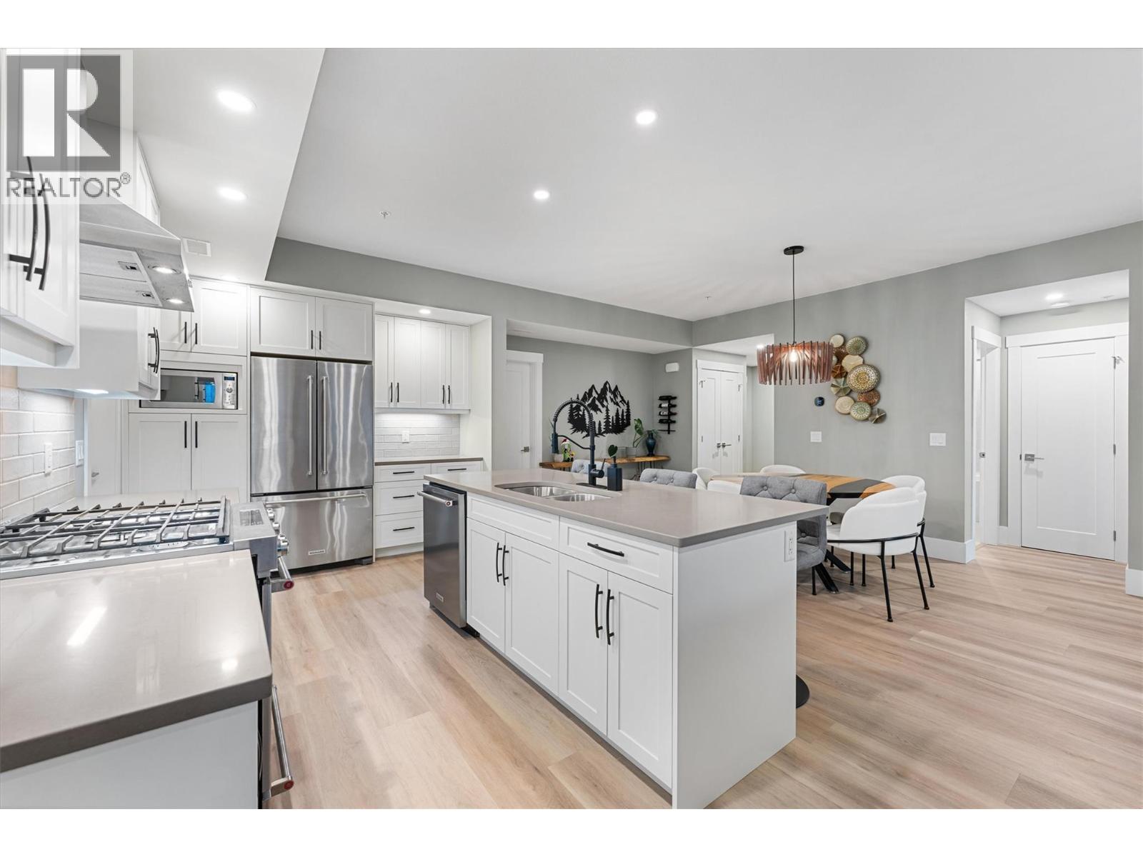 220 4000 REDSTONE Crescent, Peachland