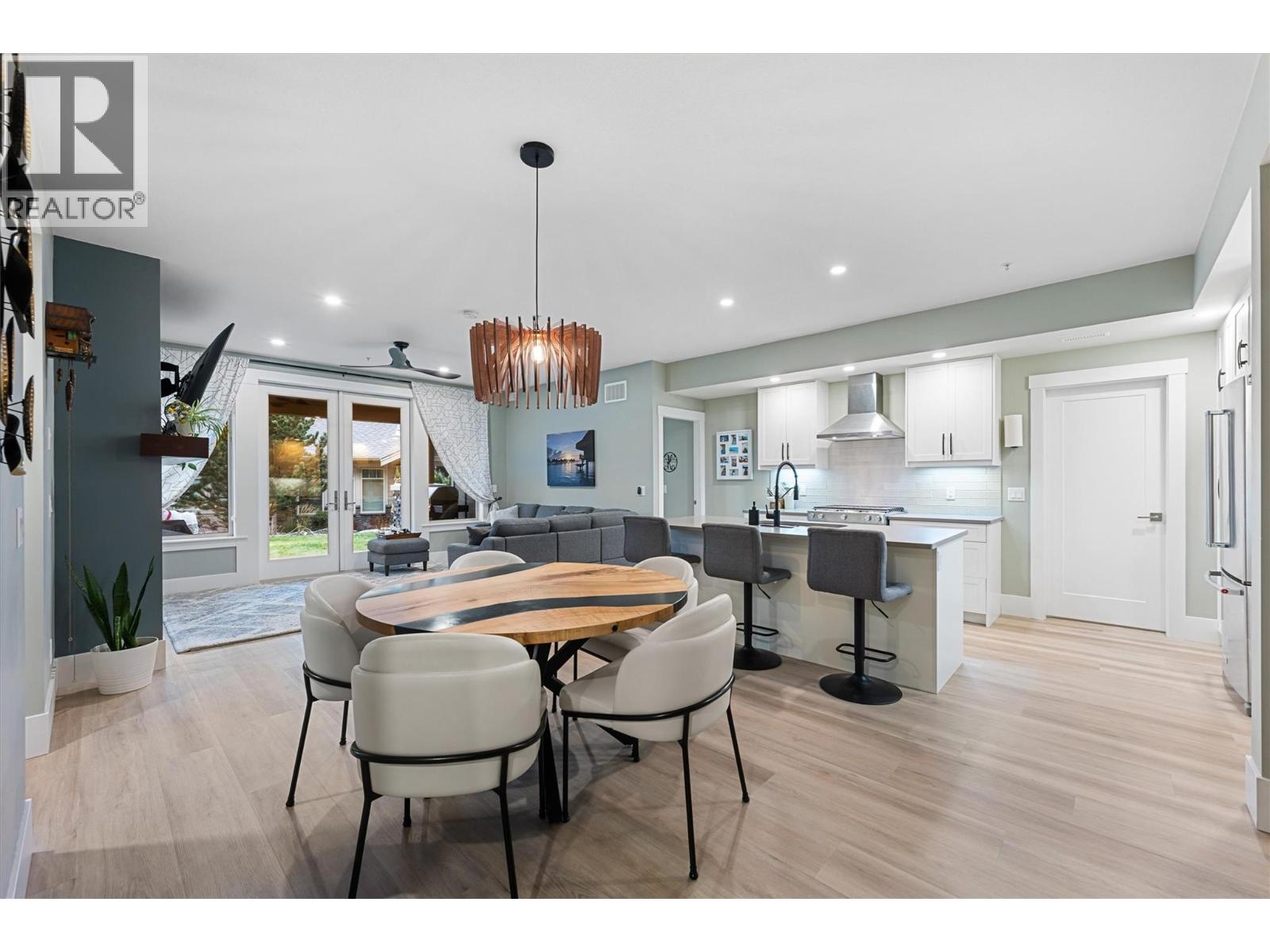 220 4000 REDSTONE Crescent, Peachland