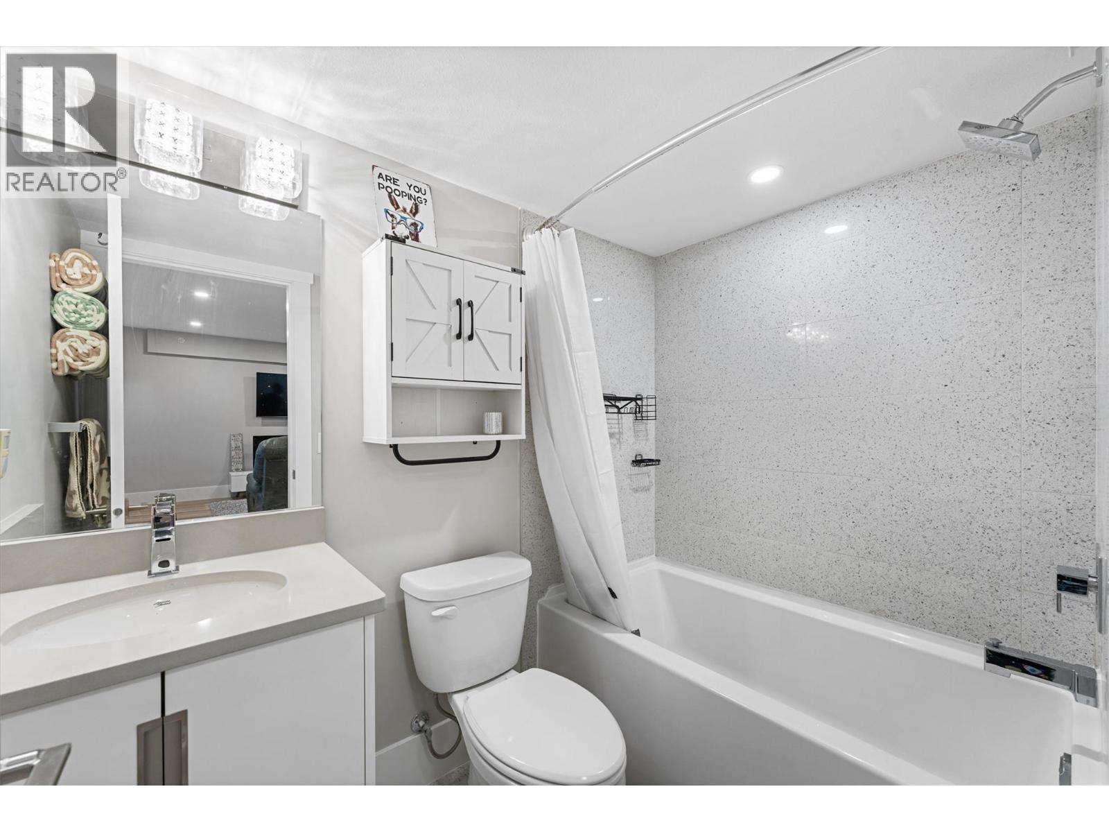 220 4000 REDSTONE Crescent, Peachland