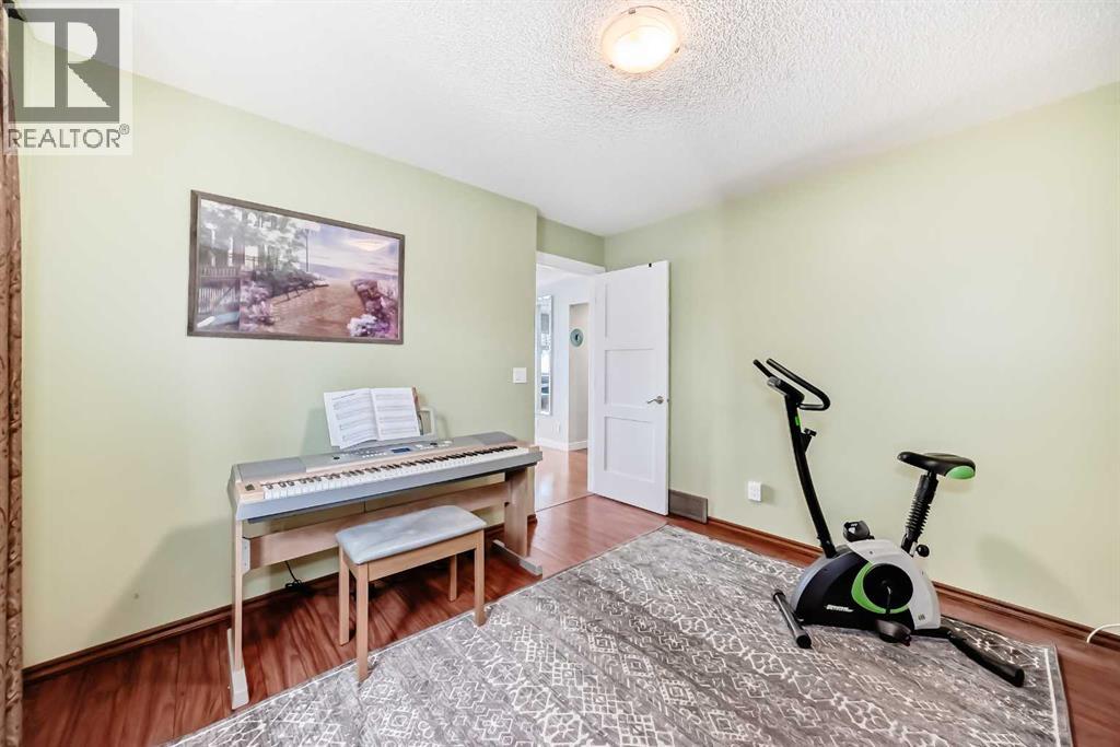 Single Family House for Sale in  Mchugh Place NE Mayland Heights Calgary 