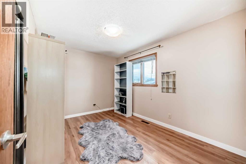 Single Family House for Sale in  Mchugh Place NE Mayland Heights Calgary 
