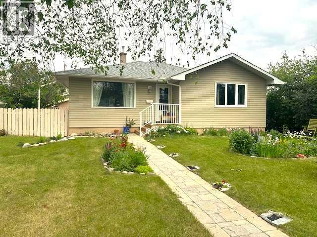 Single Family House Bungalow for Sale in  Worcester Drive SW Wildwood Calgary 