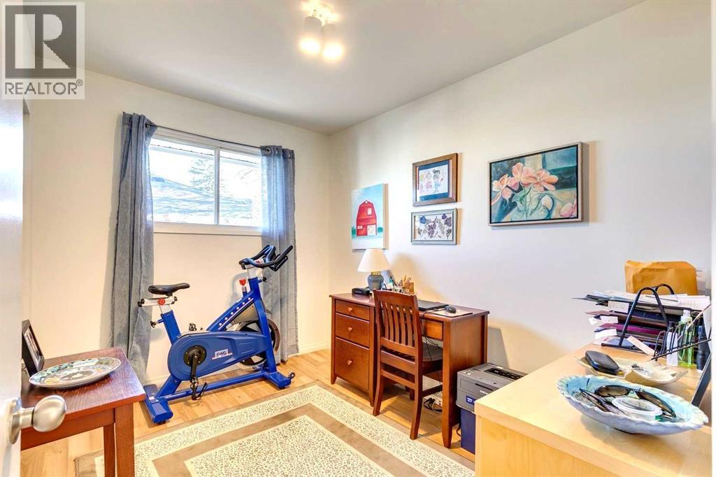 Single Family House Bungalow for Sale in  Worcester Drive SW Wildwood Calgary 