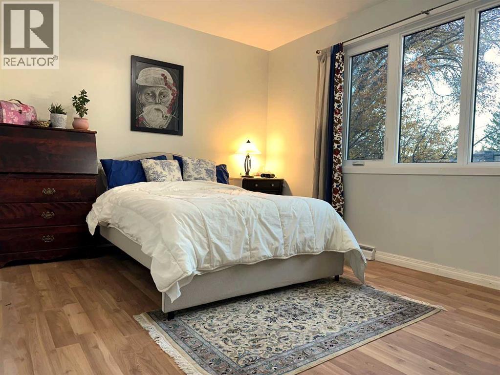 Single Family House Bungalow for Sale in  Worcester Drive SW Wildwood Calgary 