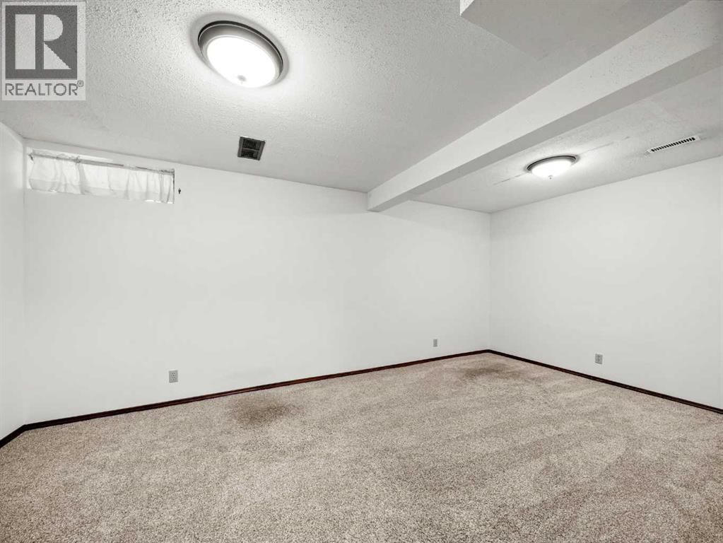 Single Family House for Sale in  Martinbrook Road NE Martindale Calgary 