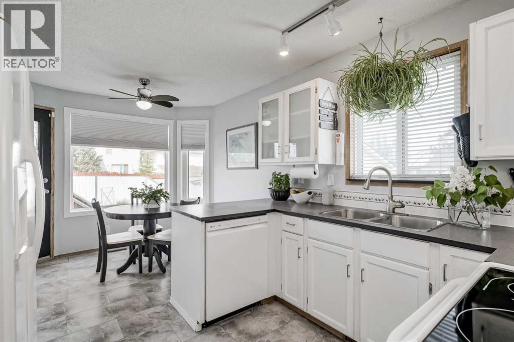 Single Family House 3 Level for Sale in  Harvest Glen Rise NE Harvest Hills Calgary 