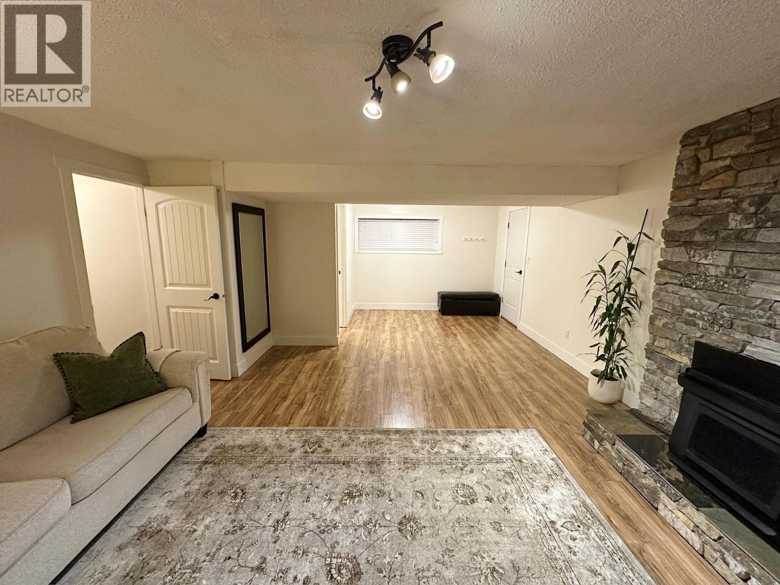  995 Graf Road, Kelowna