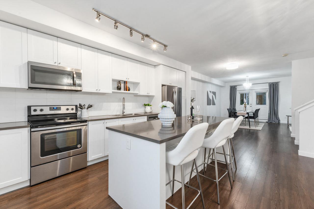 14 10433 158 STREET, Surrey