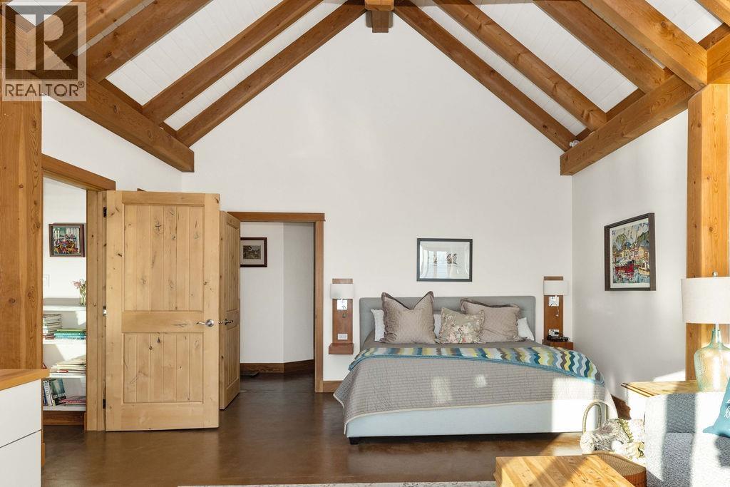 3387 BEACH AVENUE, Roberts Creek