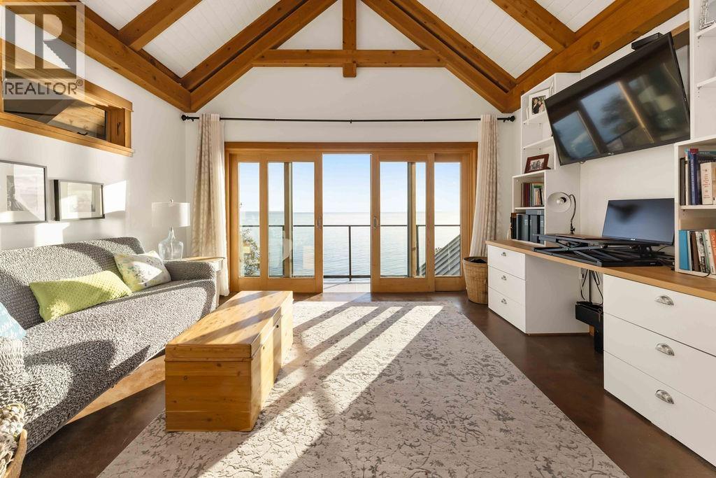 3387 BEACH AVENUE, Roberts Creek