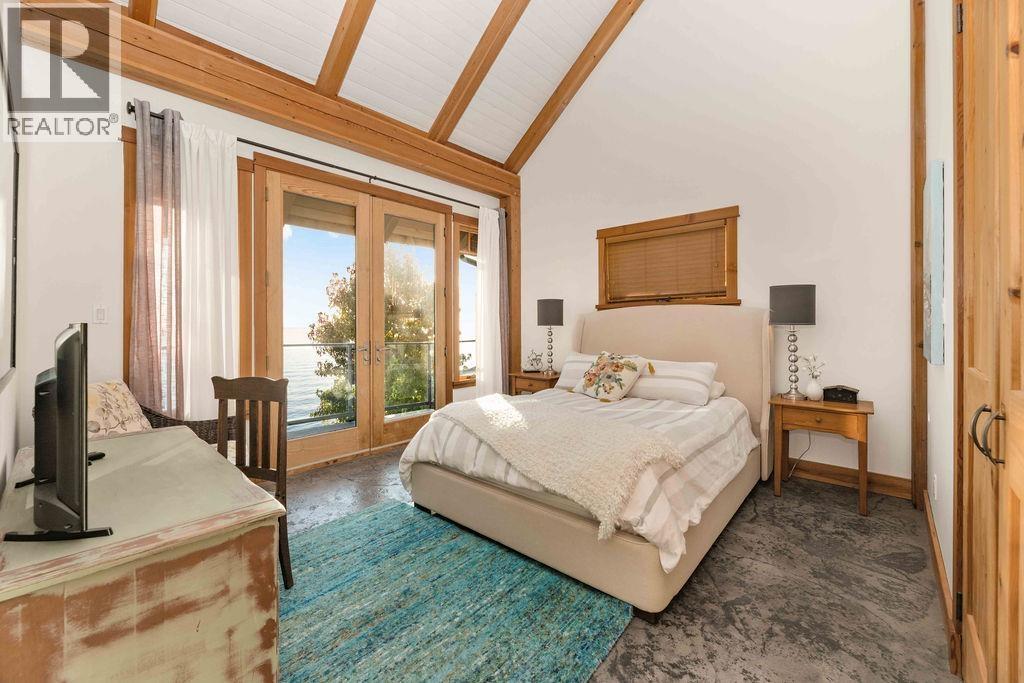 3387 BEACH AVENUE, Roberts Creek