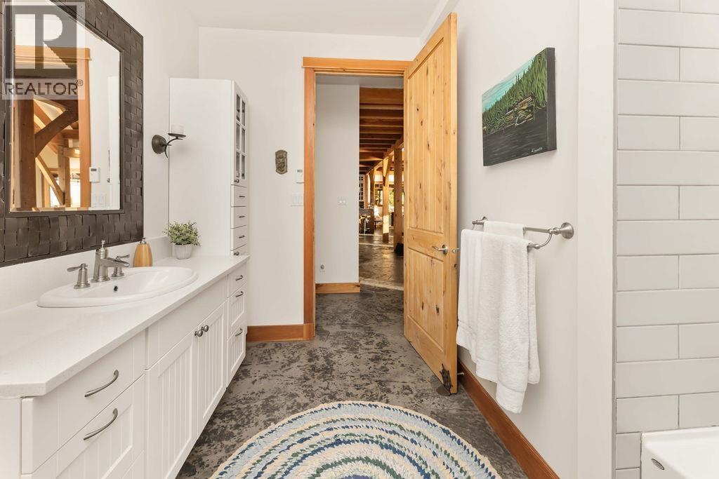 3387 BEACH AVENUE, Roberts Creek