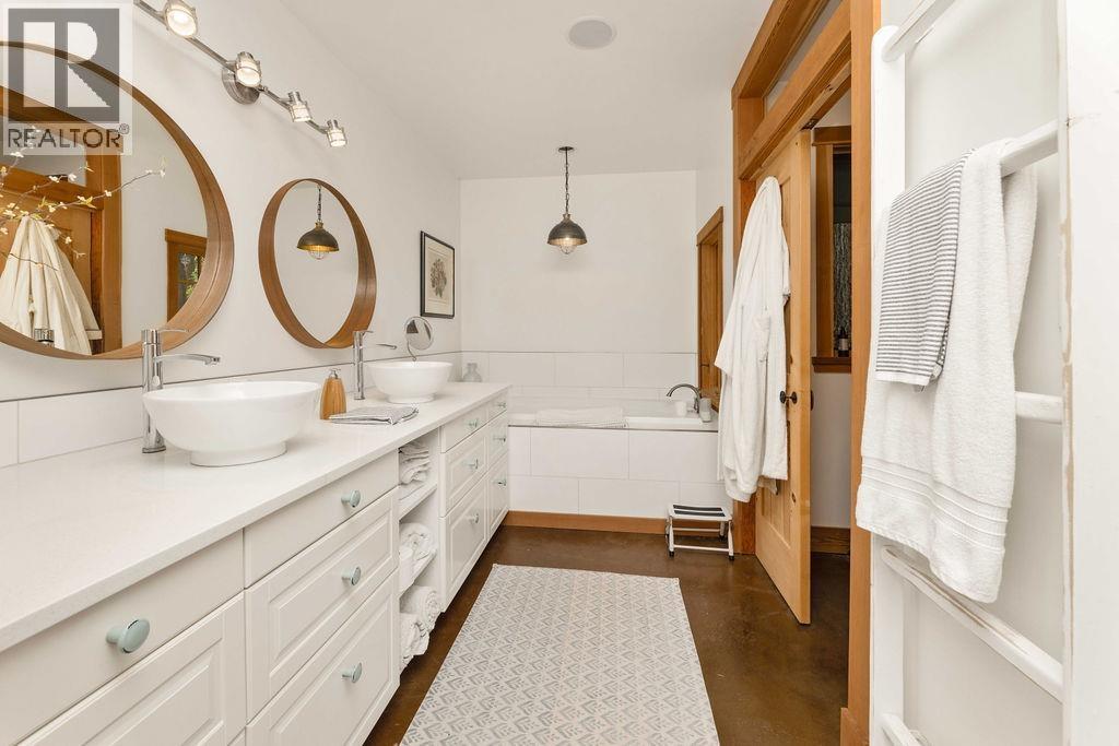 3387 BEACH AVENUE, Roberts Creek