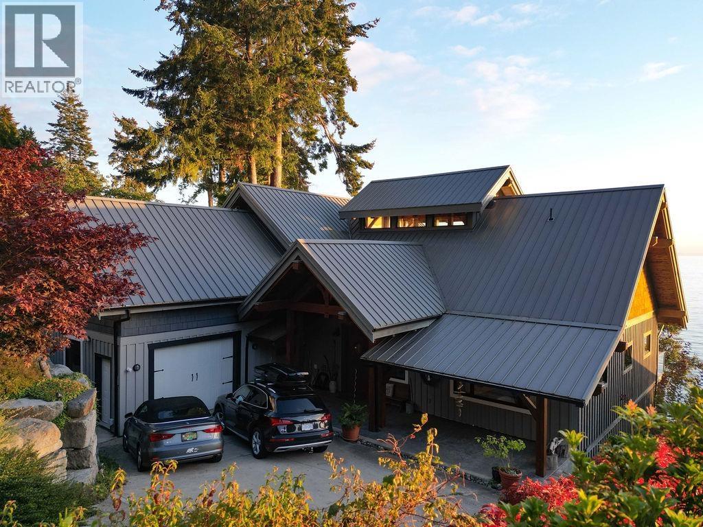 3387 BEACH AVENUE, Roberts Creek