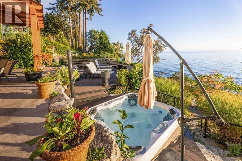 3387 BEACH AVENUE, Roberts Creek