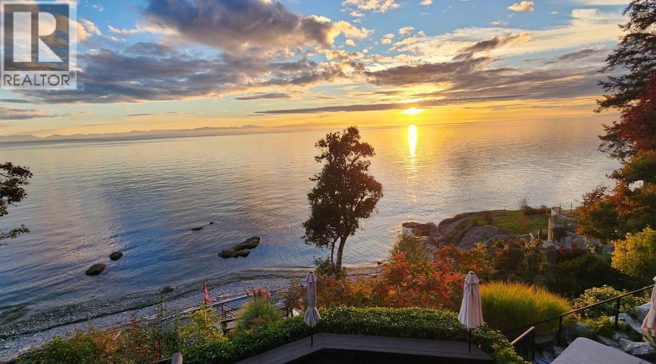 3387 BEACH AVENUE, Roberts Creek