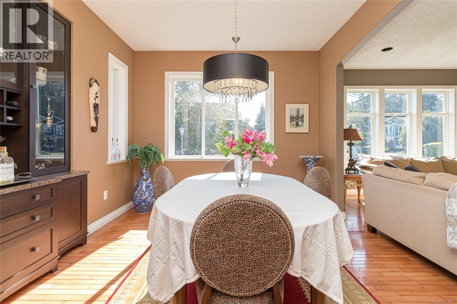  1204 Knockan Place, Saanich